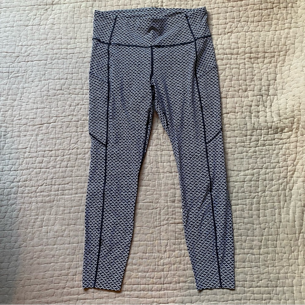 Lululemon Black & White Pattern Leggings - Size 10